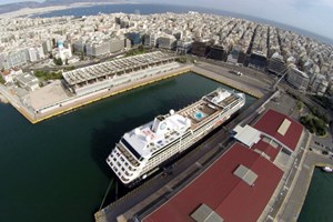 Finita la luna di miele al Pireo. Stop al piano di sviluppo di Cosco