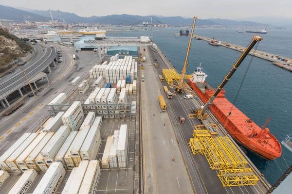 La Cina è già nei porti italiani