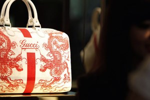 L'Iva si abbassa e i marchi del lusso tagliano i prezzi in Cina
