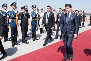 Conte a Pechino: riprendiamo il dialogo con la Cina
