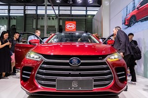 Accelera in aprile la caduta del mercato auto a benzina  in Cina