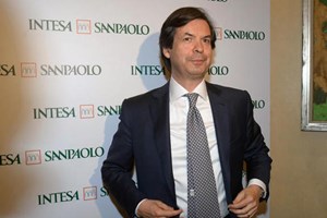 Intesa mira a gestire 12.800 miliardi di euro di liquidità dei cinesi