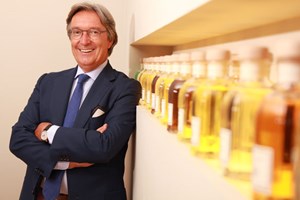Dr. Vranjes, il gran naso che va alla conquista dell'Asia