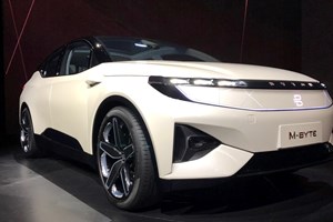 Cina, auto ancora in stallo, buone notizie per l'elettrico