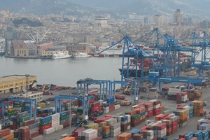 Container in forte calo a Genova e Salerno, cargo aereo a rilento