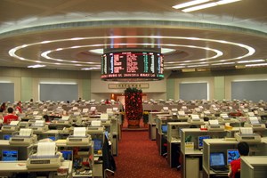 La borsa di Hong Kong valuta acquisizioni all'estero