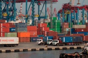 La Cina abbassa del 20% fino a giugno le tasse su logistica/porti