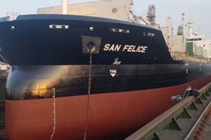 Riparazioni a tempo record sulla nave da carico italiana in Cina