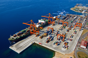 Cosco sbarca in Croazia in concorrenza al porto di Trieste