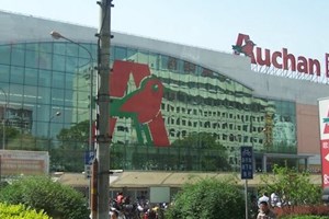 Doppio colpo di Alibaba, entra in Dufry e compra Auchan Cina