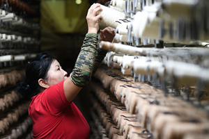Cina: Pmi manifatturiero Caixin su minimi da 16 mesi