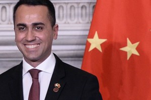 Di Maio spinge per la riapertura dei voli diretti con la Cina