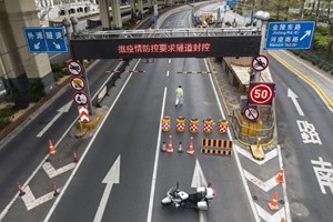 Chiude Shanghai, in nome della zero-tolerance al Covid