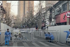 Shanghai sotto la scure del lockdown totale resiste ma trema