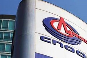 Debutto da record a Shanghai per Cnooc, gigante del petrolio