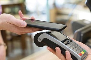 Intesa Sanpaolo porta in Italia il sistema di pagamenti Huawei
