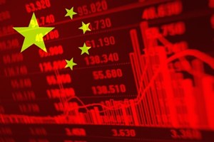 Si indebolisce lo yuan, a rischio il target di crescita annua del governo