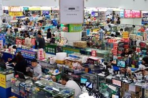 Cina, l'attività dei servizi è scesa ai minimi da maggio
