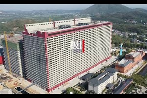 Quasi pronto a Ezhou il China Pig Hotel, ospita 1,2 milioni di maiali
