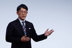 Toyota si riconverte all'elettrico per sfidare la Cina