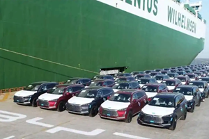 Mancano i cargo, export cinese di auto elettriche in difficoltà