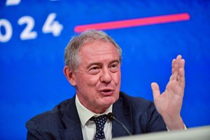 Il ministro Urso in Cina per portare l'automotive cinese in Italia