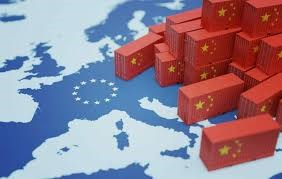L'export cinese cresce di quasi il 7%, l'e-commerce oltre il 10%