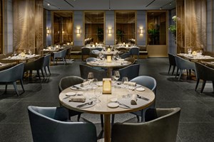 A tavola con Armani, lo stilista apre il suo ristorante a Pechino