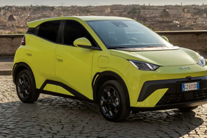 Byd lancia la sfida europea con la piccola elettrica da 19 mila euro