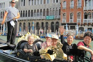 È boom del turismo cinese in Italia, non solo quello mordi e fuggi