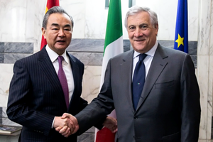 Italia-Cina, cresce il deficit commerciale, a Roma si fanno progetti