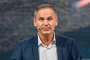 Vw e Mercedes spostano in Cina la produzione di auto Ev