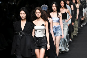 Al via la Shanghai Fashion Week, ospite d'eccezione Apple