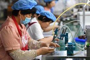 Cina, la manifattura tiene grazie all'export, consumi interni deboli